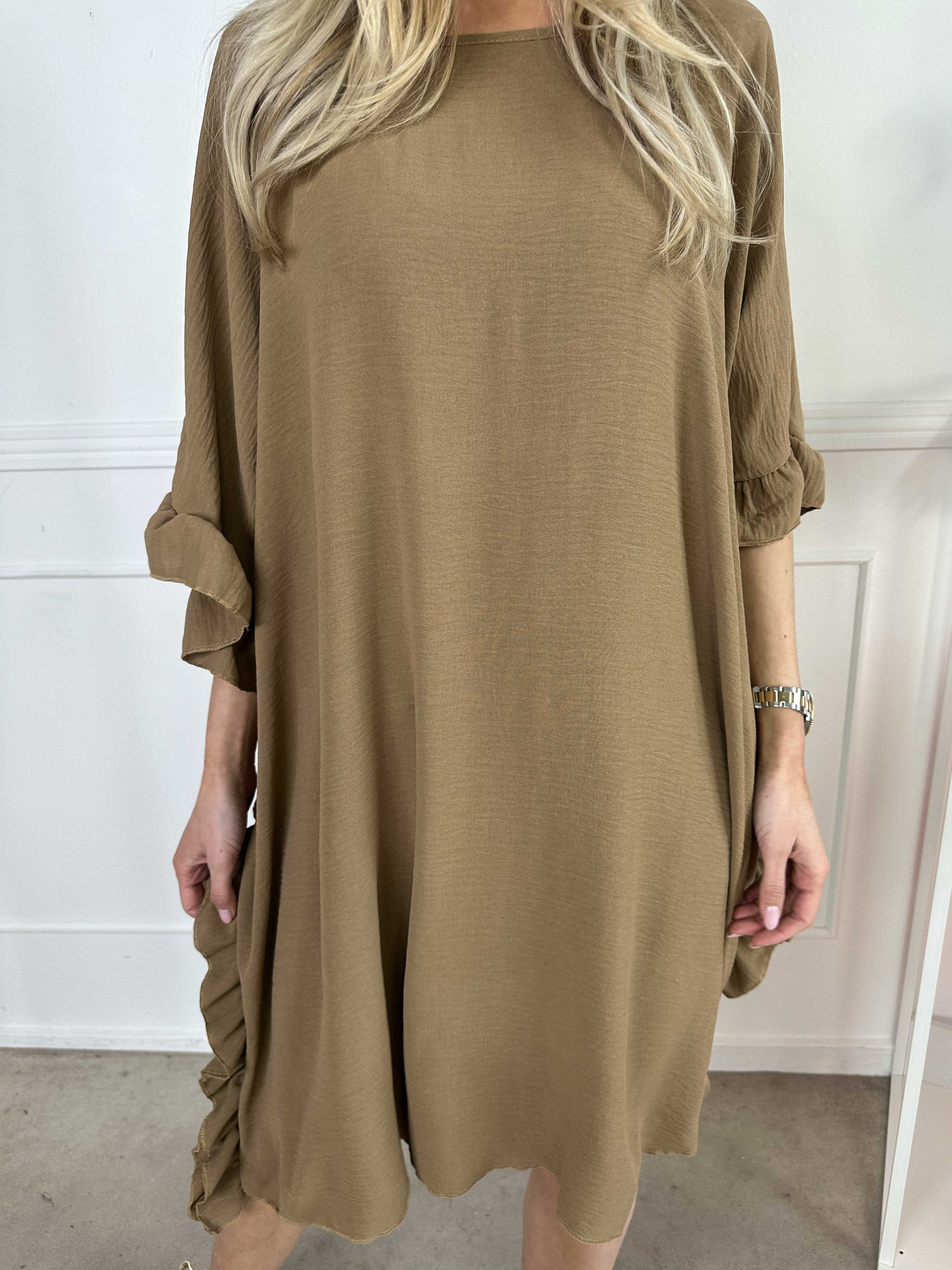 Cille - Söt tunika med volanger i sidorna